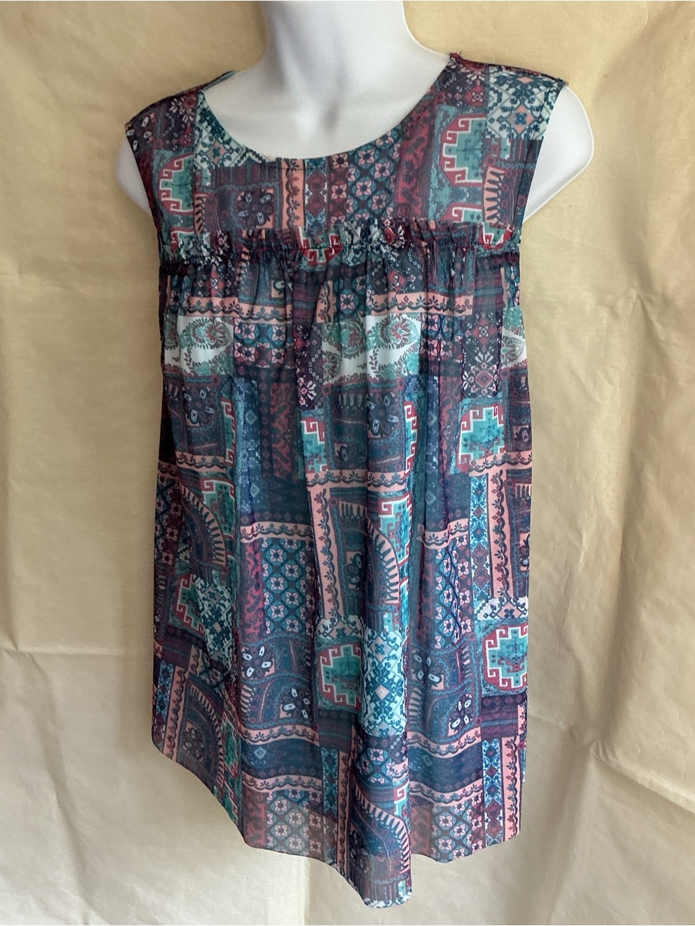 Sleeveless Scoop Neck Printed Women's Top in Teal & Pink